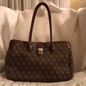 EUC Dooney and Bourke tote